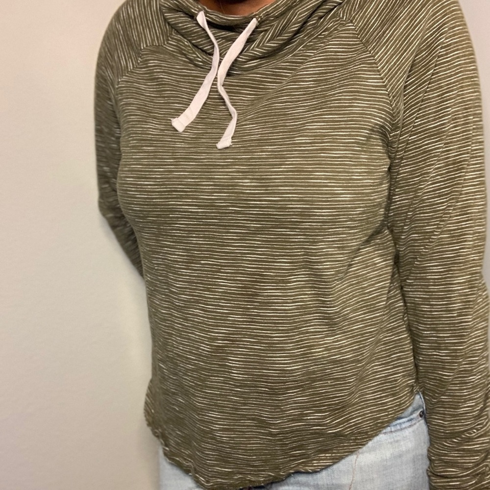 AEROPOSTALE Army green turtleneck long sleeve
